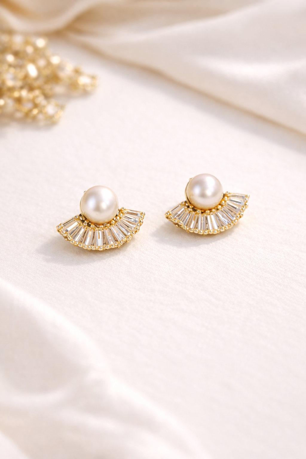 AURE PEARL STUDS