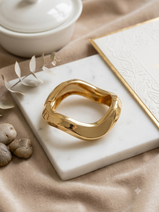 SWAY BANGLE