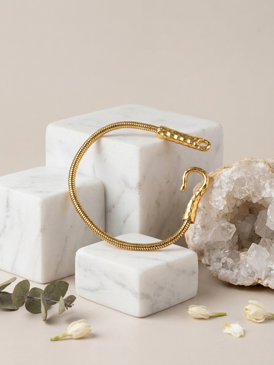 DAINTY HOOK BRACELET
