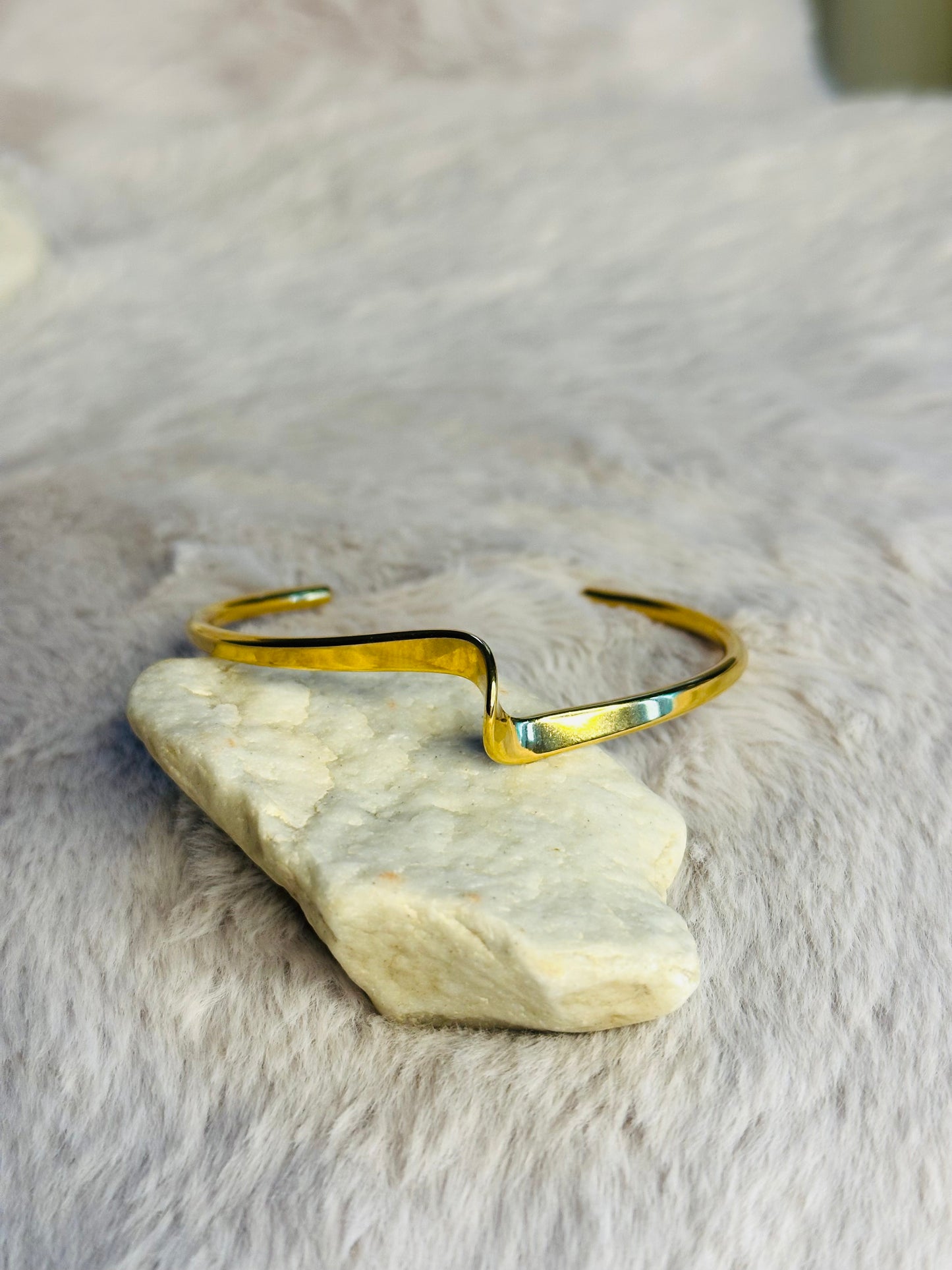 AERIS CURVE BANGLE