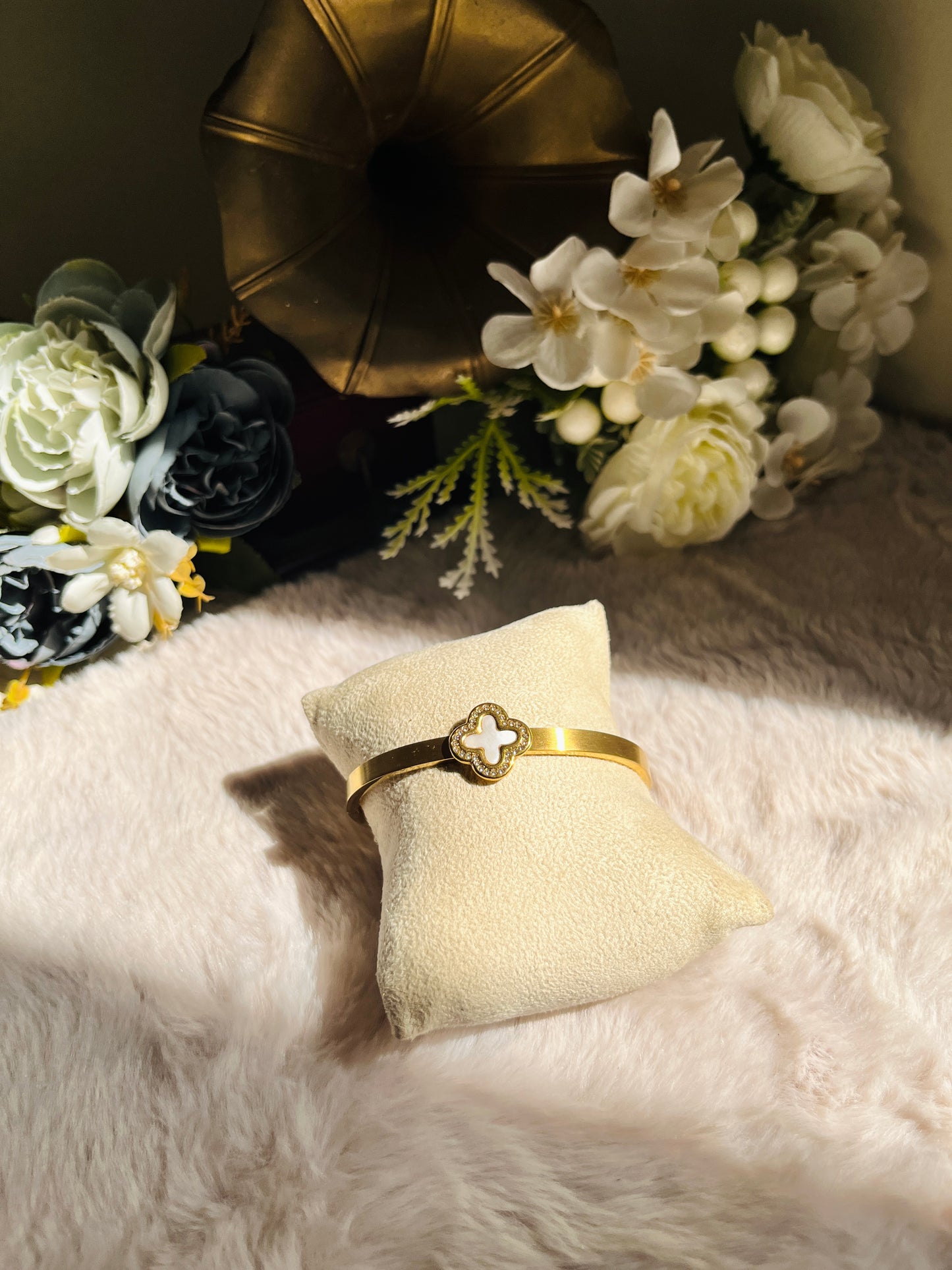 IVORY BLOOM BRACELET
