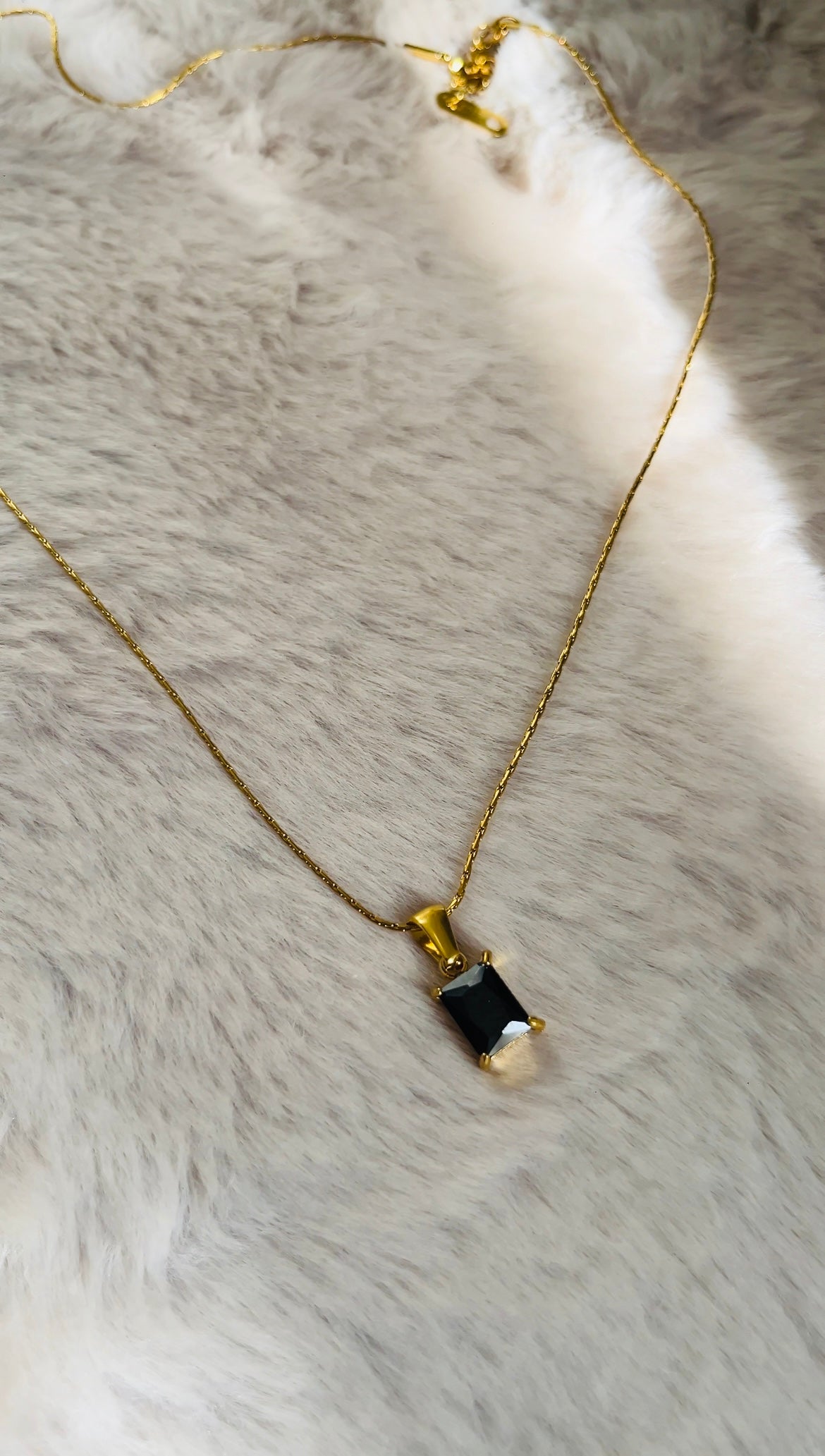 NOIR DROP NECKLACE
