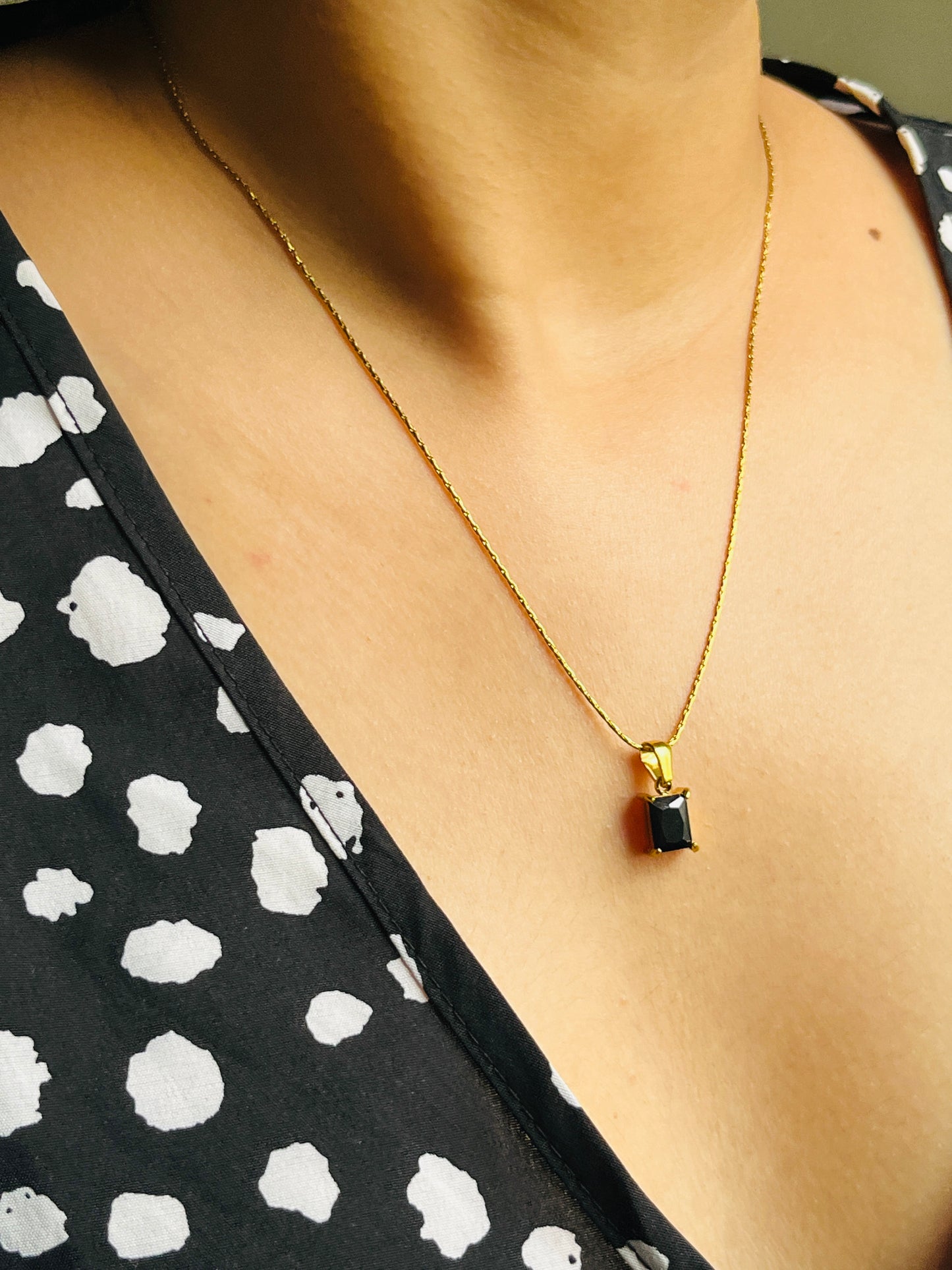 NOIR DROP NECKLACE