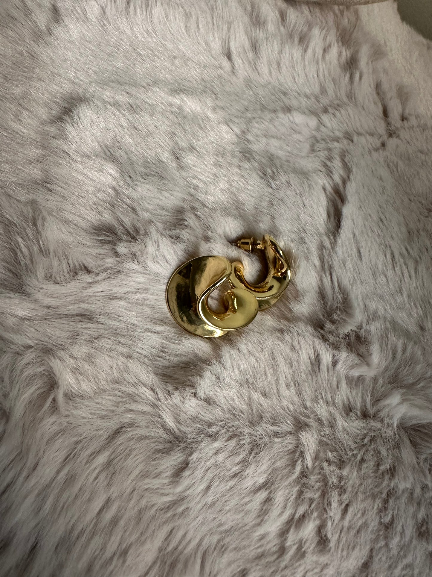 SWIRL STUD EARRINGS