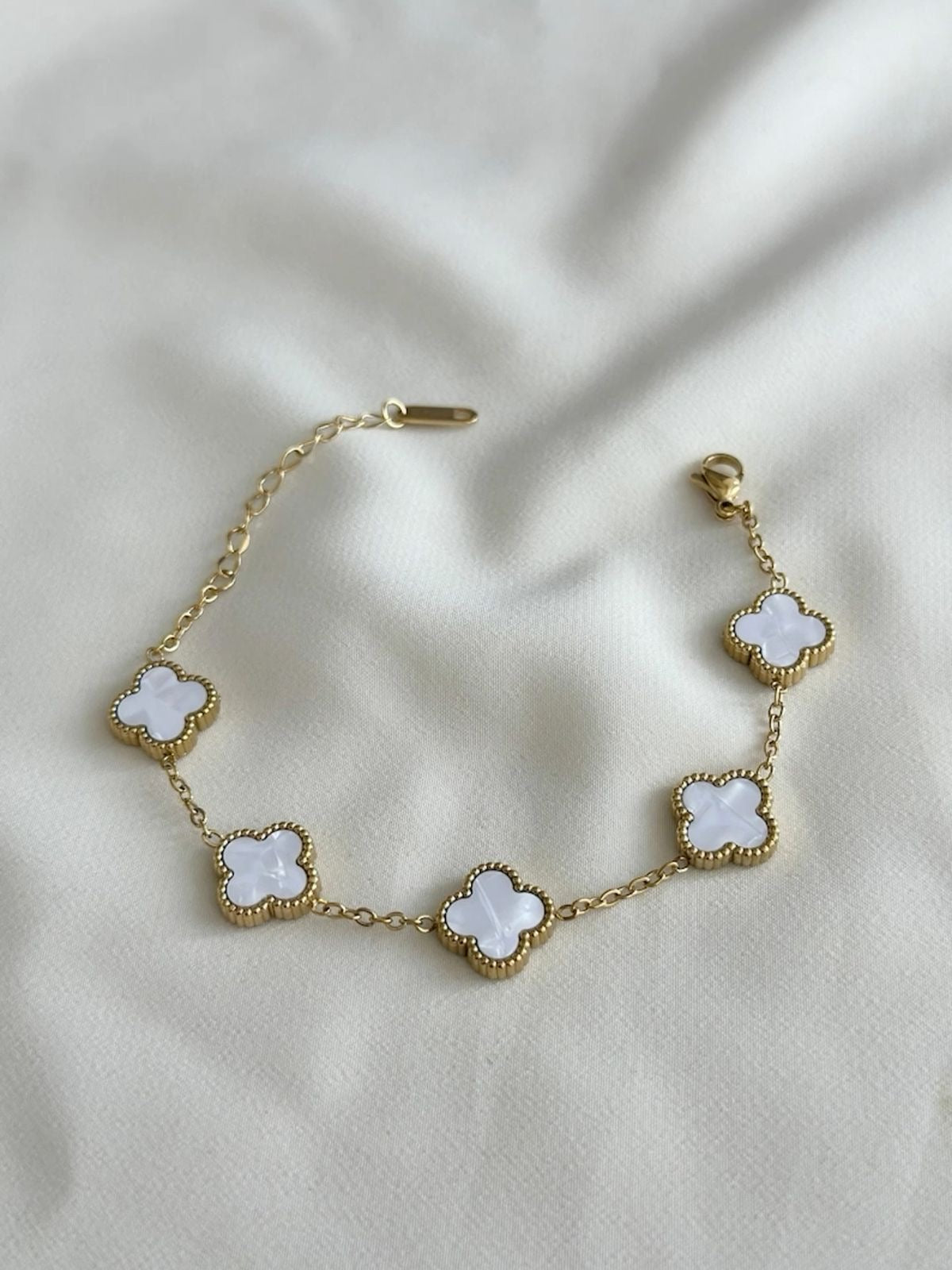 CLOVER BRACELET WHITE