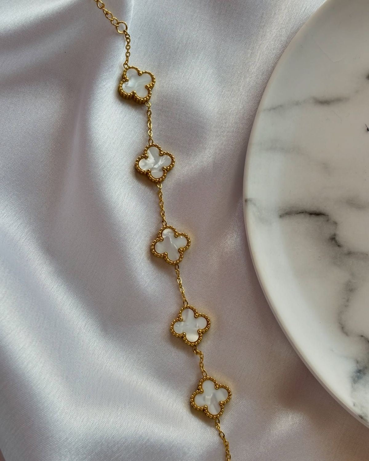 CLOVER BRACELET WHITE
